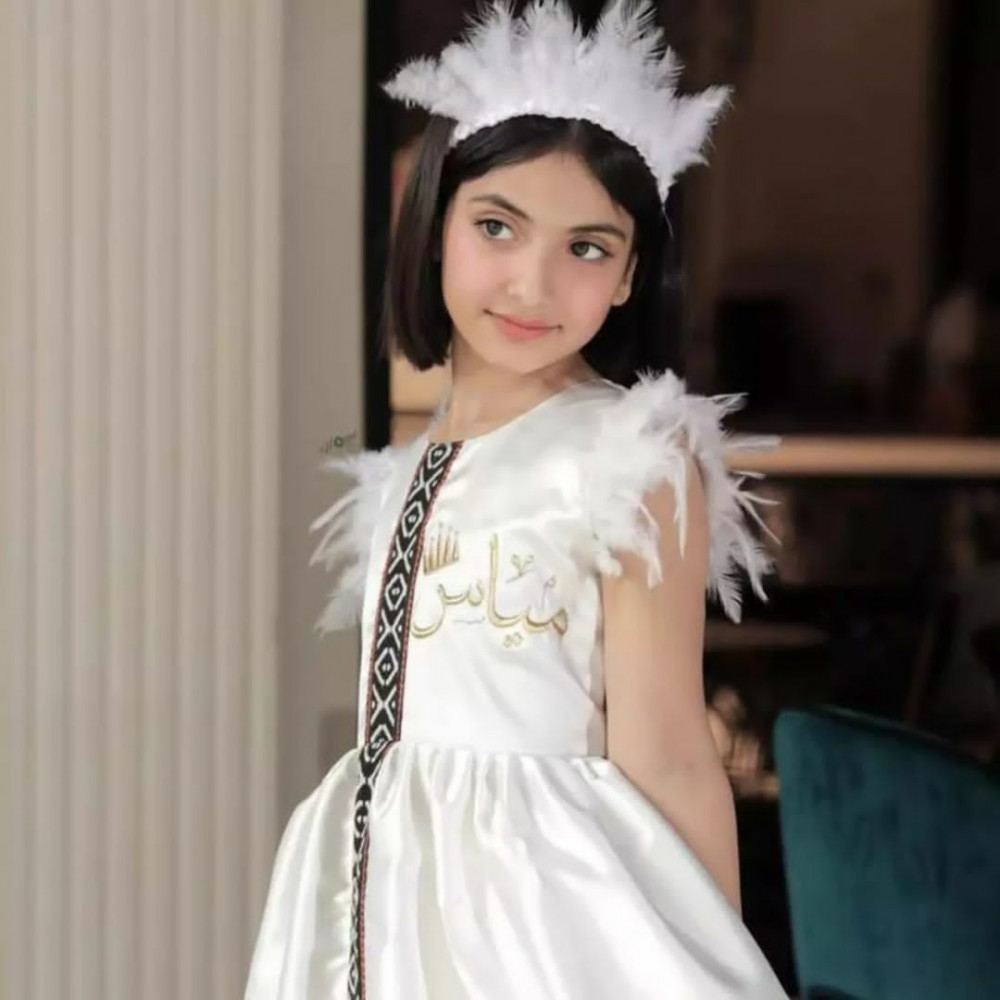 فستان ملكي ابيض