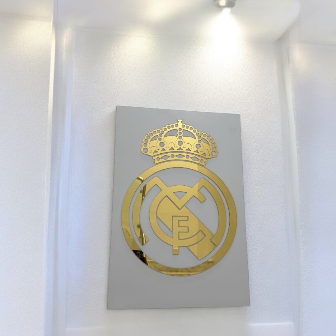 لوحة جدارية فاخرة بشعار نادي ريال مدريد الأسباني