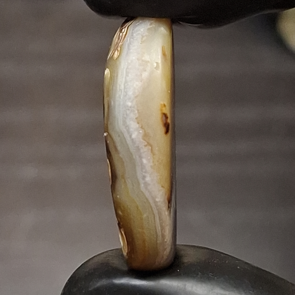 عقيق بافوري من الجنب