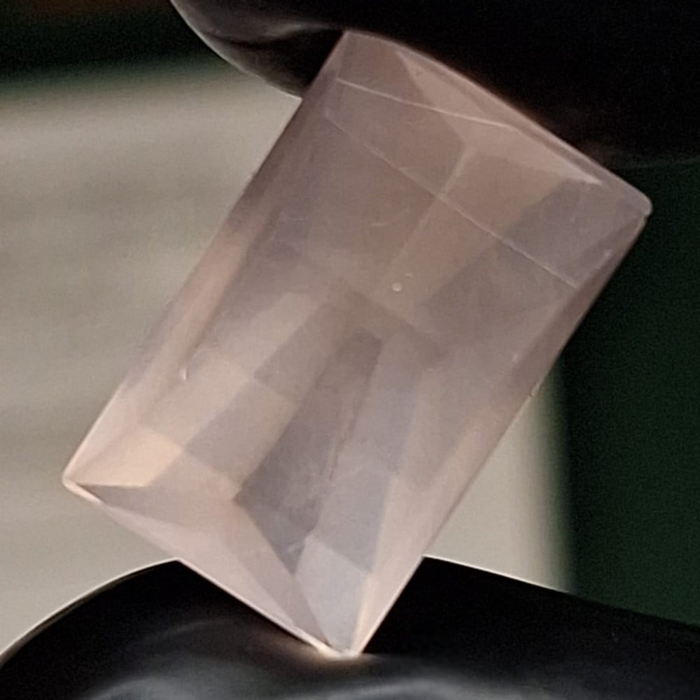 حجر روز كوارتز الطبيعي قصة ريكتنغلر ستب مفحوص موثق بشهادة مختبر