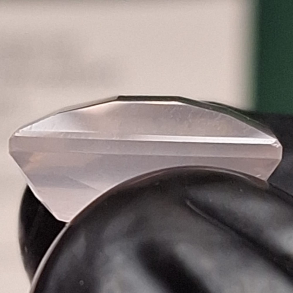 حجر روز كوارتز الطبيعي قصة ريكتنغلر ستب مفحوص موثق بشهادة مختبر