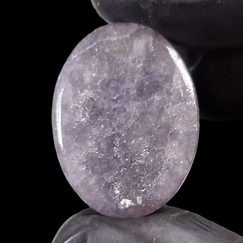 حجر ايولايت طبيعي موثق ومفحوص بشهادة مختبر