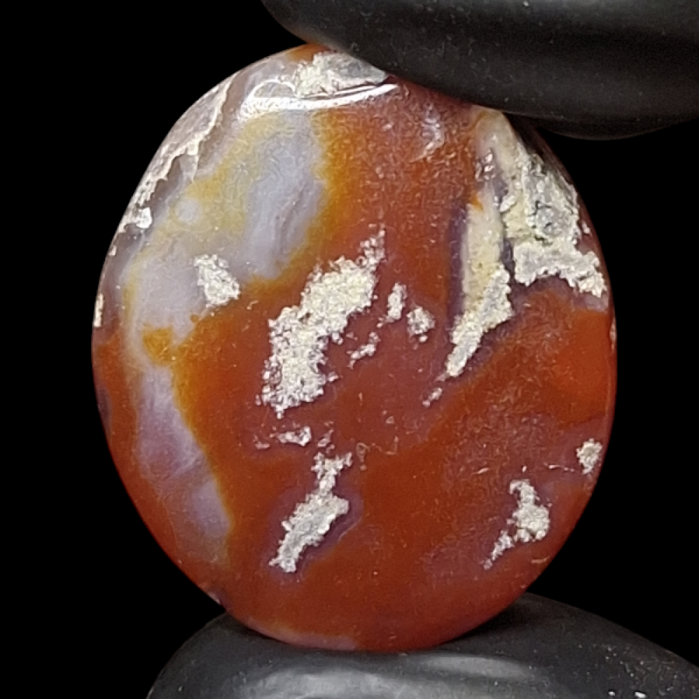 حجر عقيق رماني و أبيض طبيعي