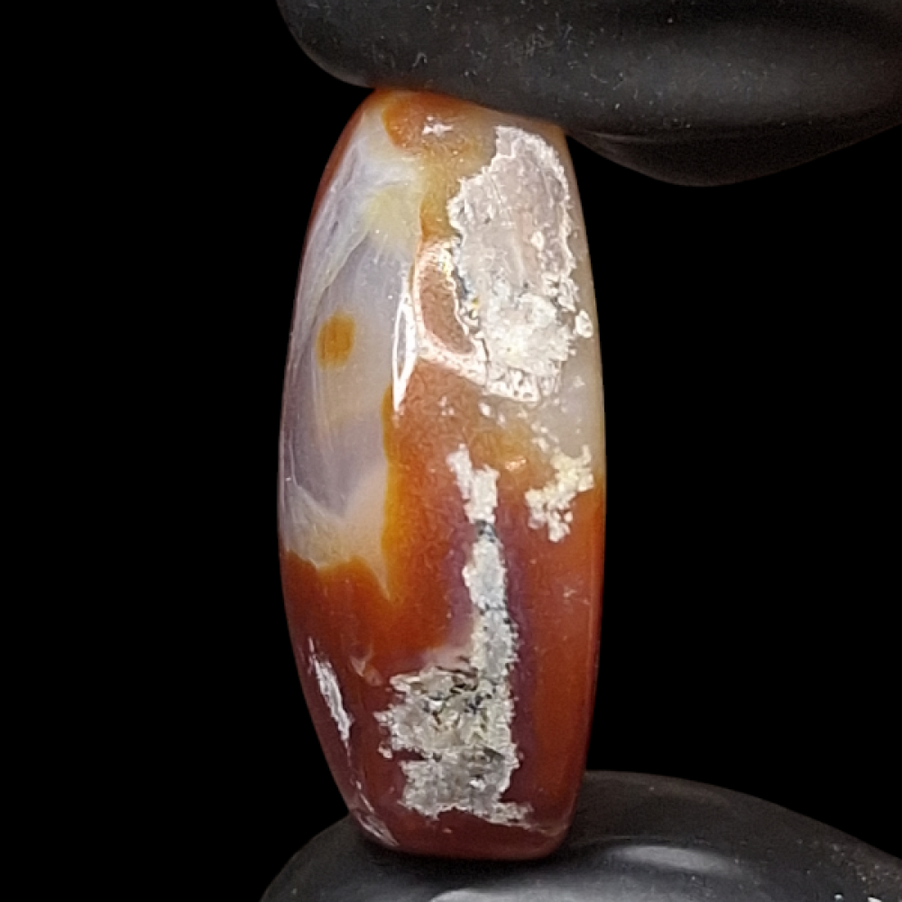 حجر عقيق رماني و أبيض طبيعي