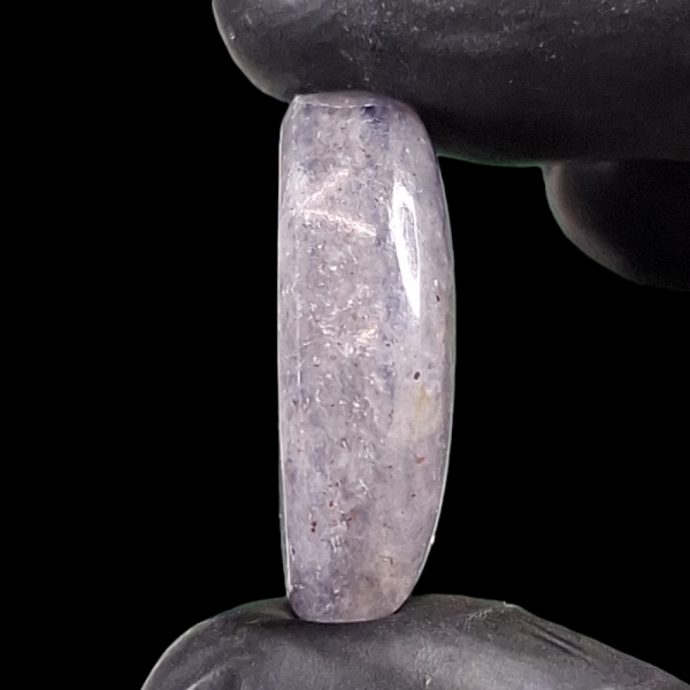 حجر ايولايت طبيعي موثق ومفحوص بشهادة مختبر