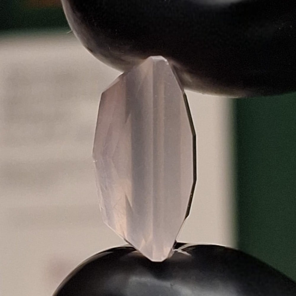 حجر روز كوارتز الطبيعي قصة ريكتنغلر ستب مفحوص موثق بشهادة مختبر