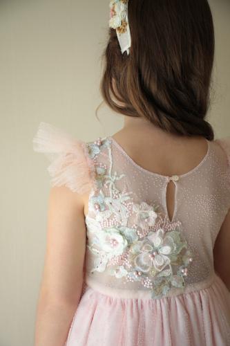 فستان مناسبات بتطريز بارز على الظهر