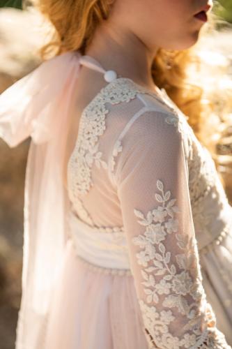 فستان مناسبات من الدانتيل والتل الراقي