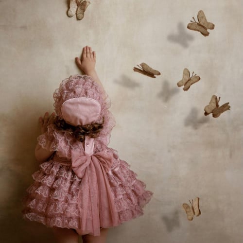 فستان بشرائط الدانتيل الاوروبي للمواليد