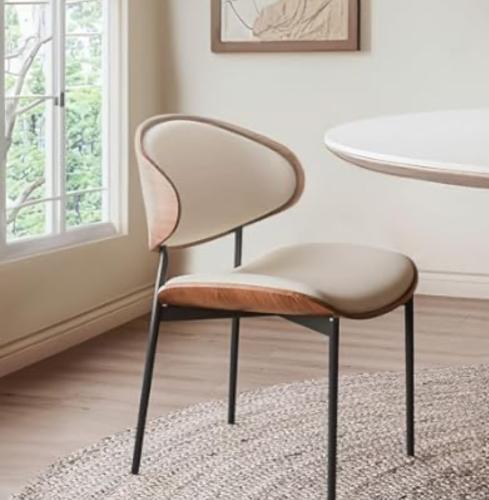 كرسي جلد بيج