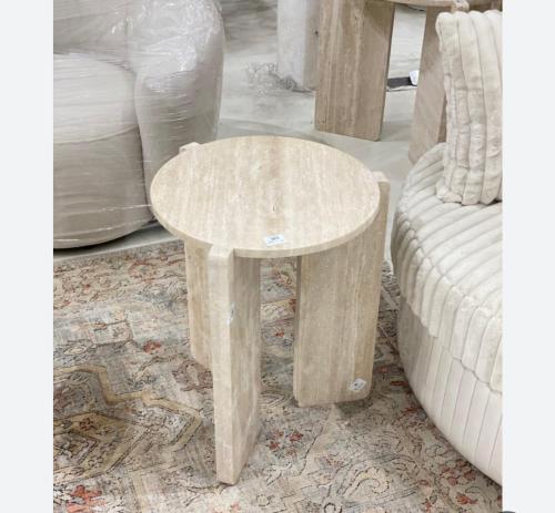 طاولة زاوية