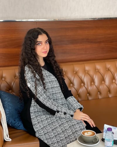 عباية نسمات الشتوية -مزيج من اللونين الأسود والأبي...