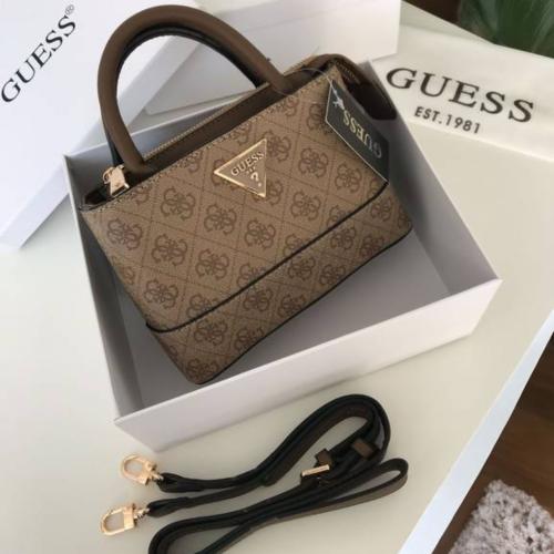 حقيبة Guess (بعدة اللوان)