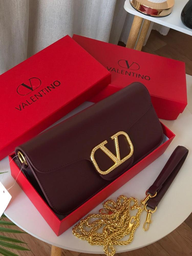 حقائب نسائية فالنتينو