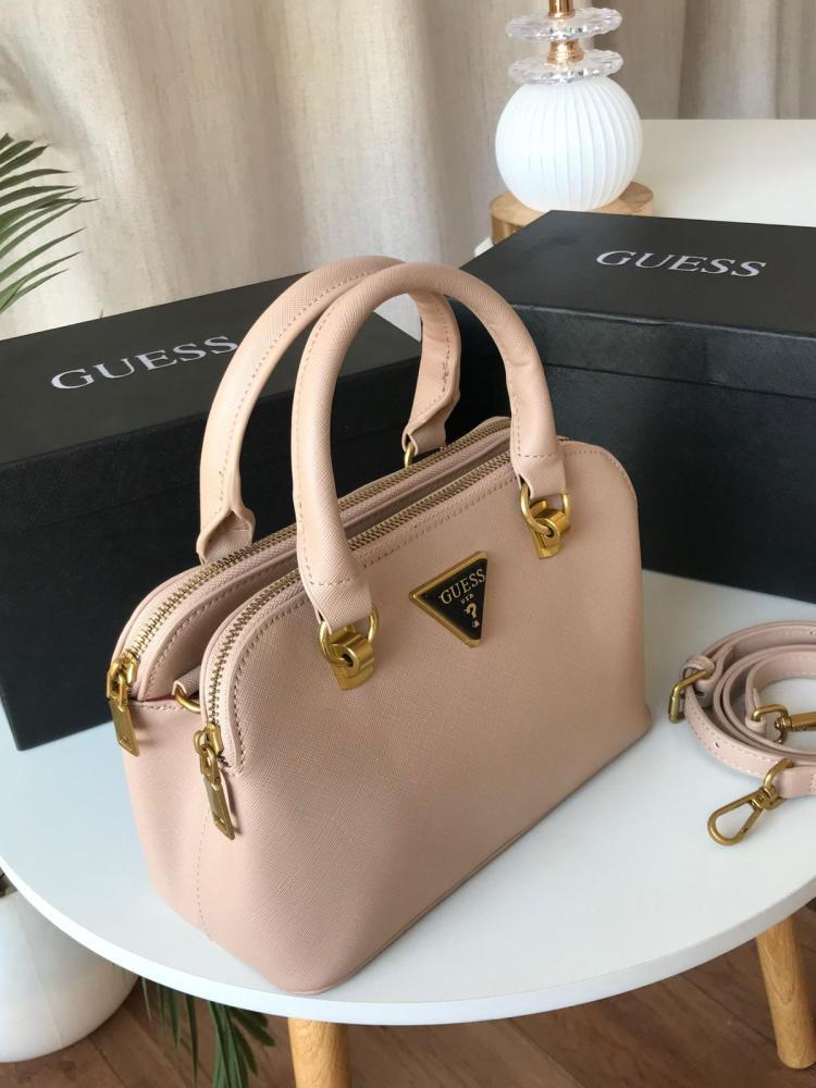 شنطة أنيقة من ماركة جيس GUESS