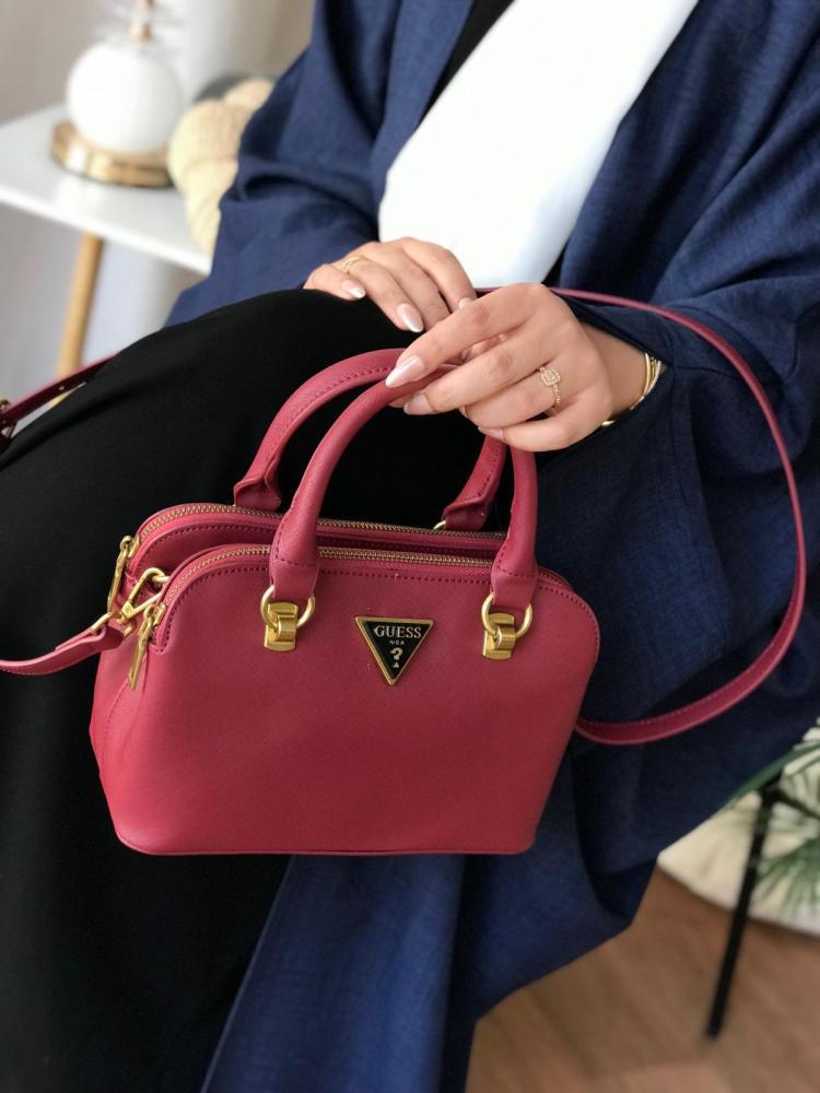 شنطة نسائية فاخره من ماركه جيس GUESS