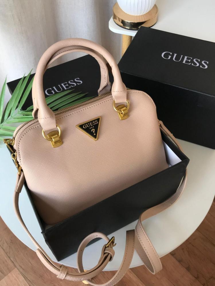 شنط ماركه Guess درجه اولي خامه جدا نظيفه