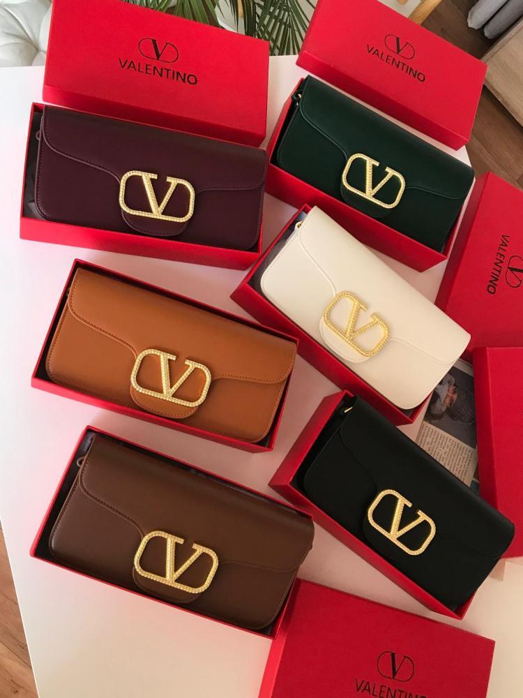 حقائب نسائية فالنتينو