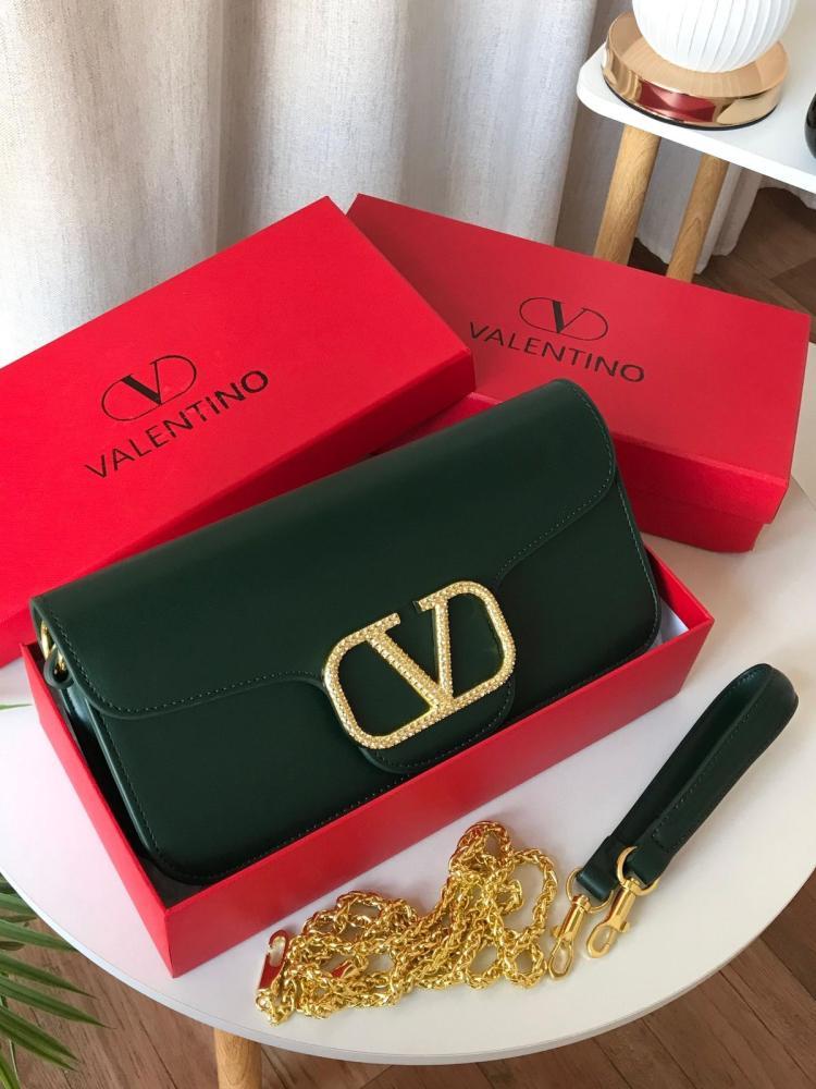 حقائب نسائية فالنتينو