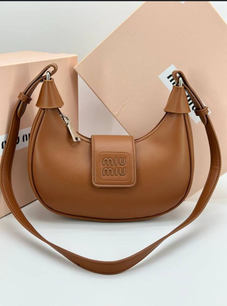 حقيبة ماركة ميو ميو لون بني