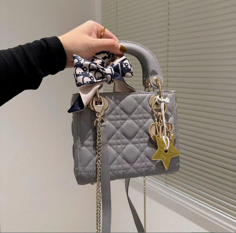 شنطة يد نسائية  صغيرة  ماركة ديور