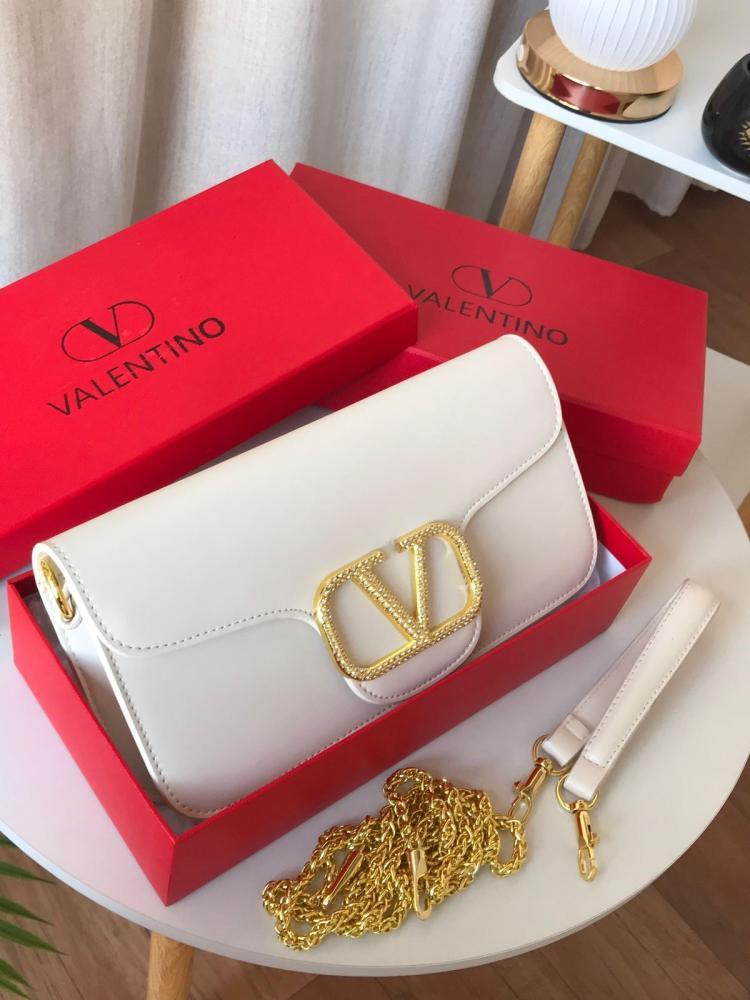 حقائب نسائية فالنتينو