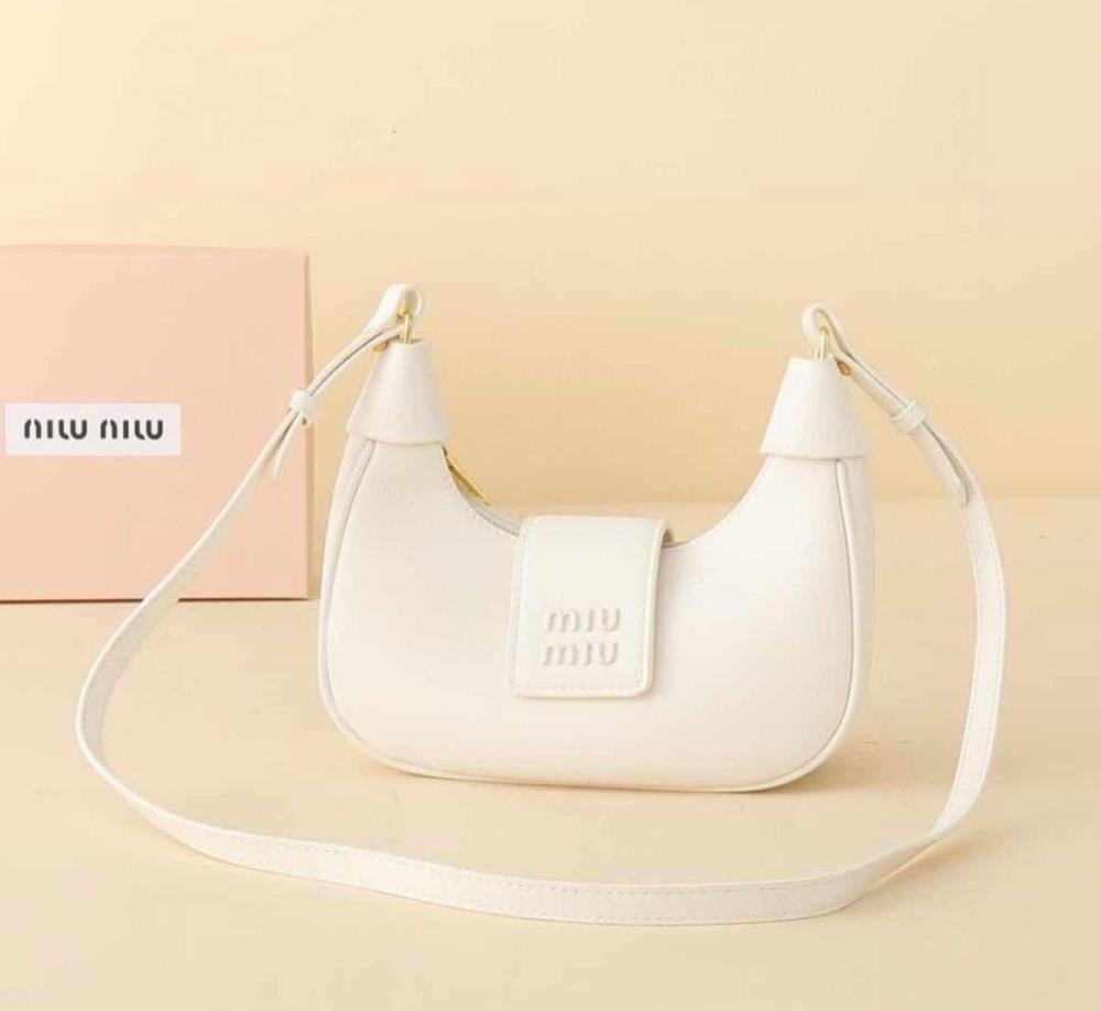 حقيبة يد لون ابيض ماركة  مياو مياو