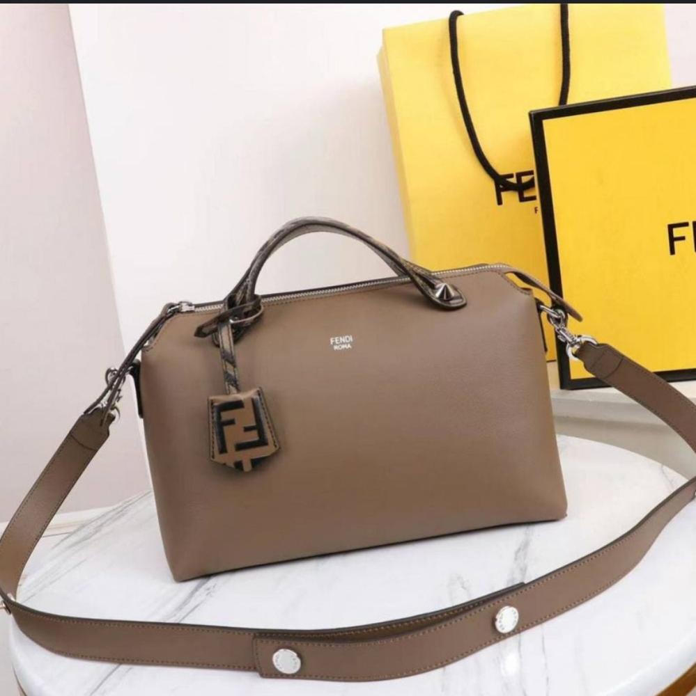 حقيبة يد فيندي روما