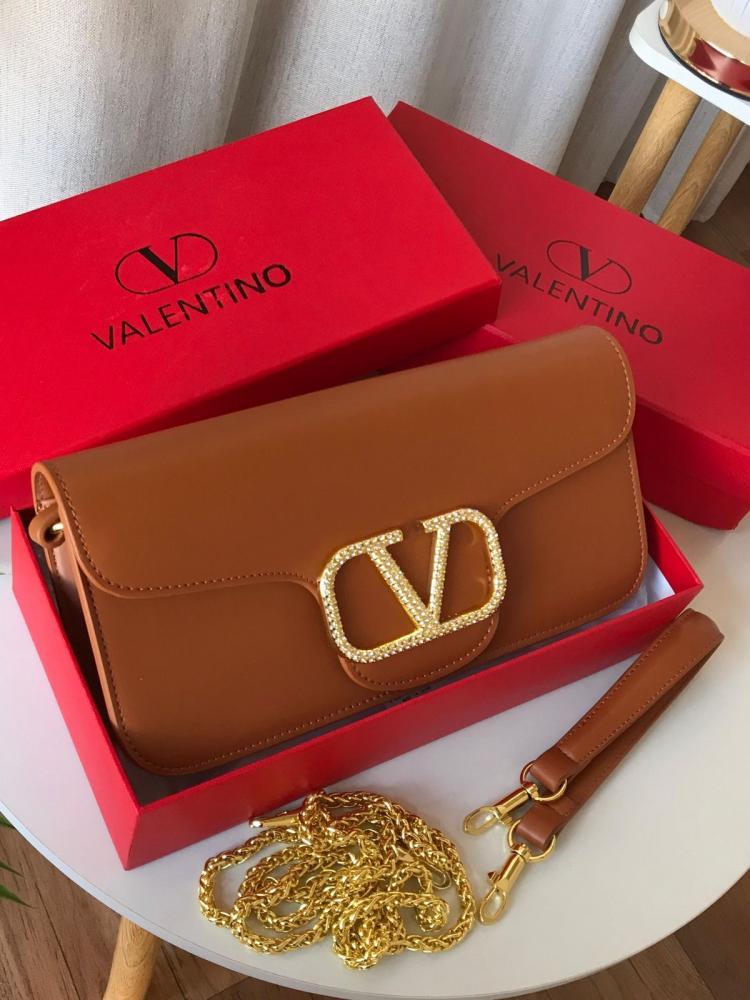 حقائب نسائية فالنتينو