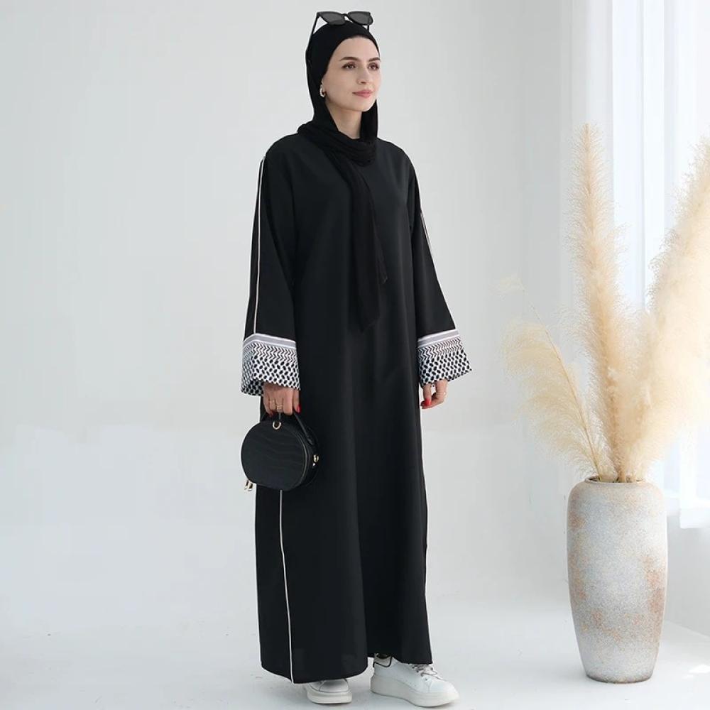 عبايه بكم منقوش