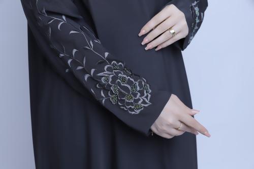 #223 عبايه تطريز كم