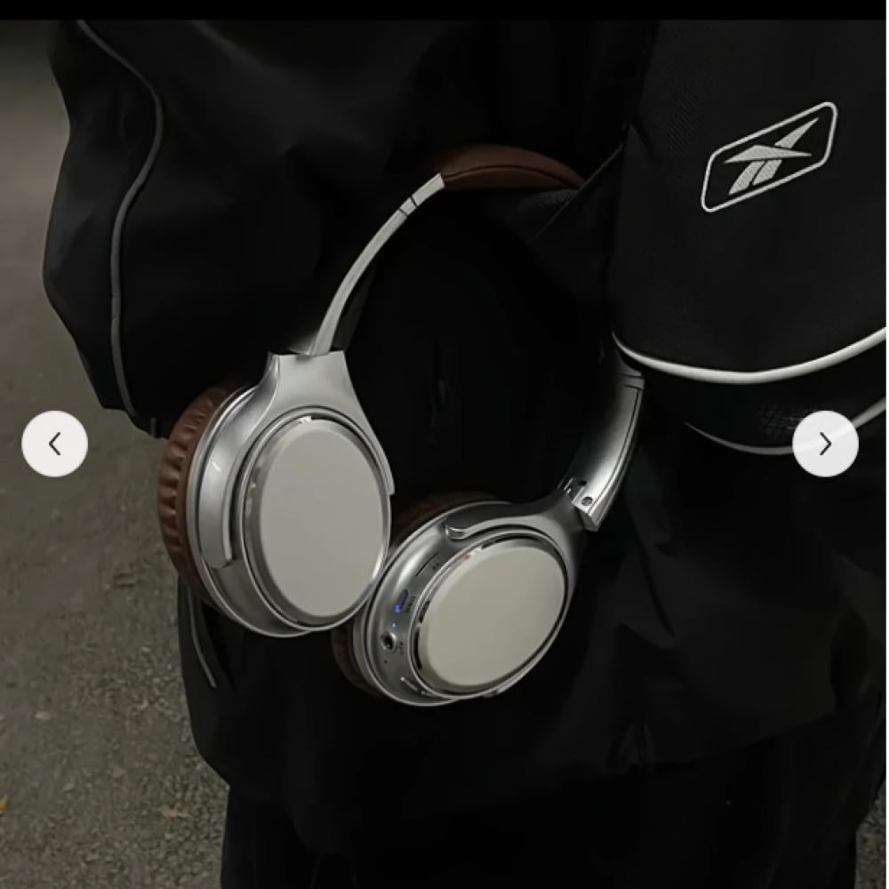 سماعات رأس لاسلكية على الأذن