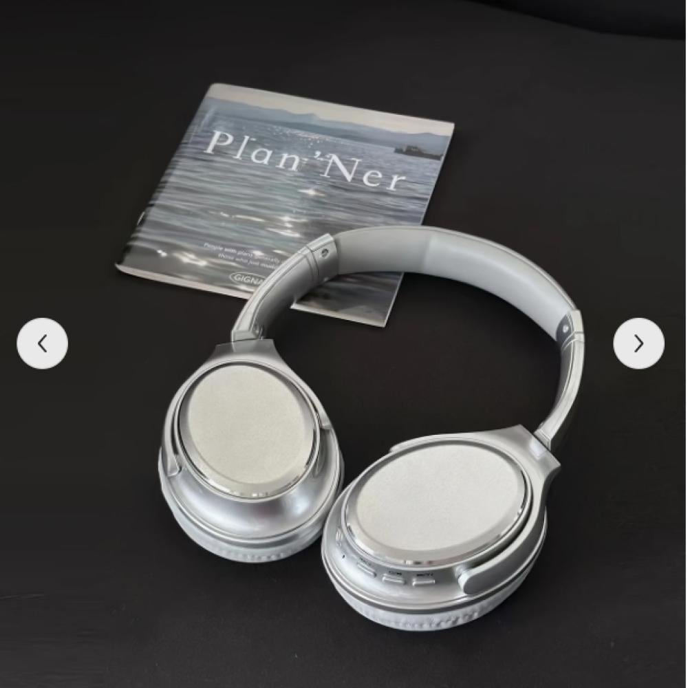 سماعات رأس لاسلكية على الأذن