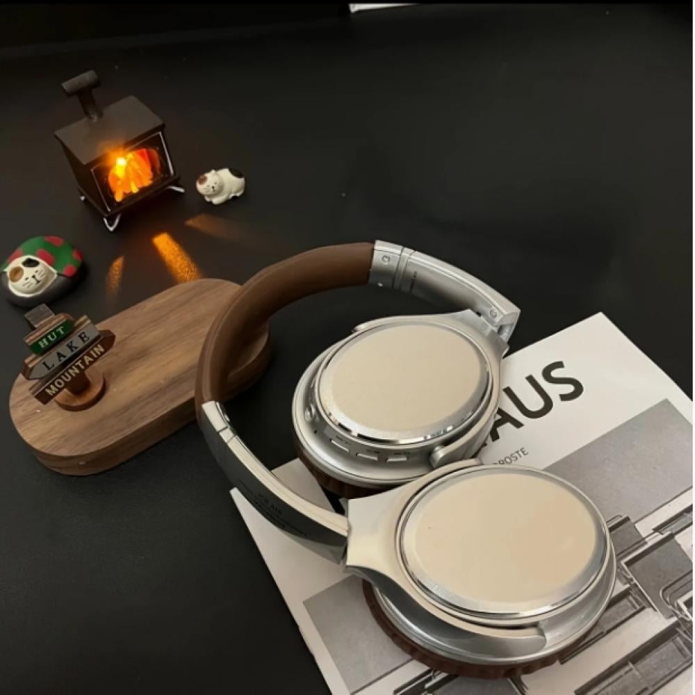 سماعات رأس لاسلكية على الأذن