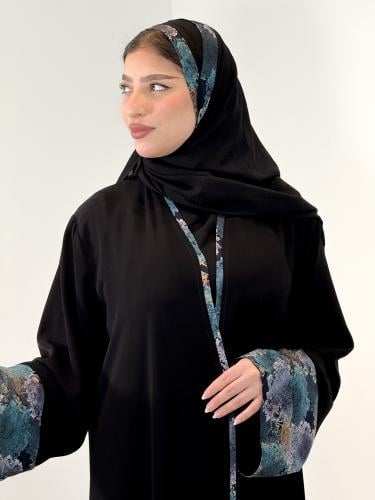 عباية كريب ملكي اسود مع كشمير فيروزي