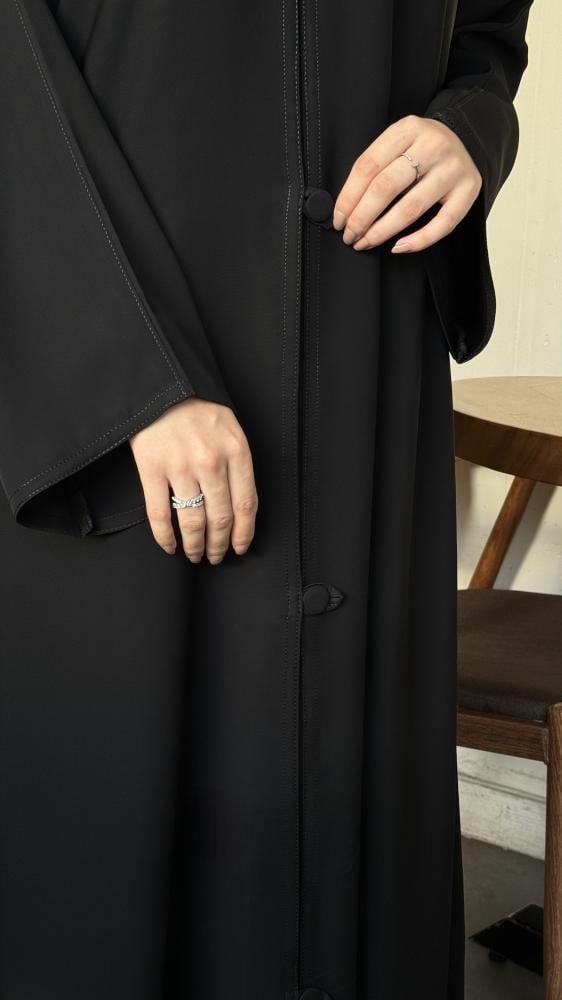 عباية لينا