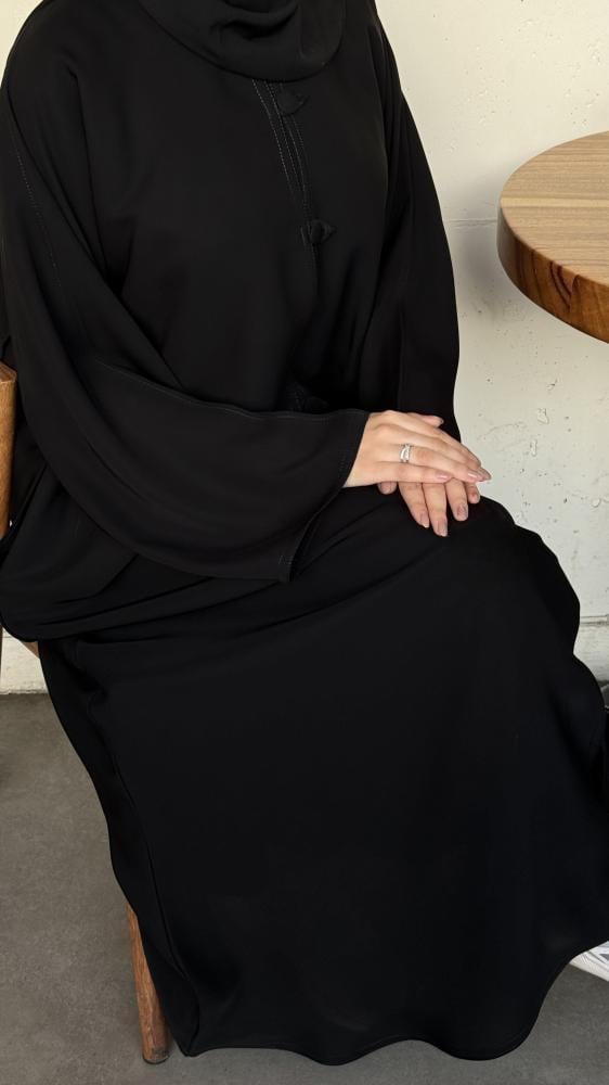 عباية لينا