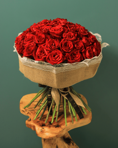 بوكيه حُب كلاسيك 50 ورده – ورد جوري أحمر فاخر