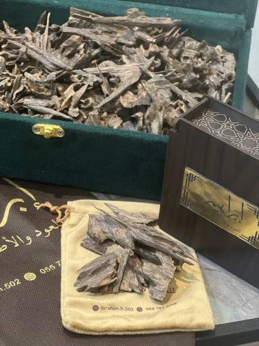 أوقية عود هندي موري جبلي جميل الرائحة وبثبات عالي...