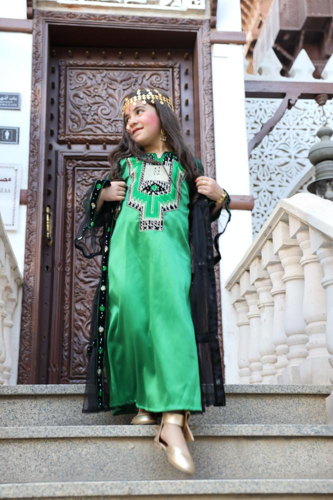 جلابية  بناتية  يوم التأسيس بخام ساتان والتل العربي التراثي