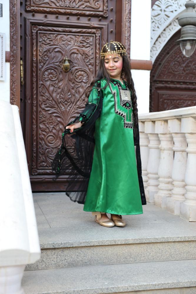 جلابية  بناتية  يوم التأسيس بخام ساتان والتل العربي التراثي