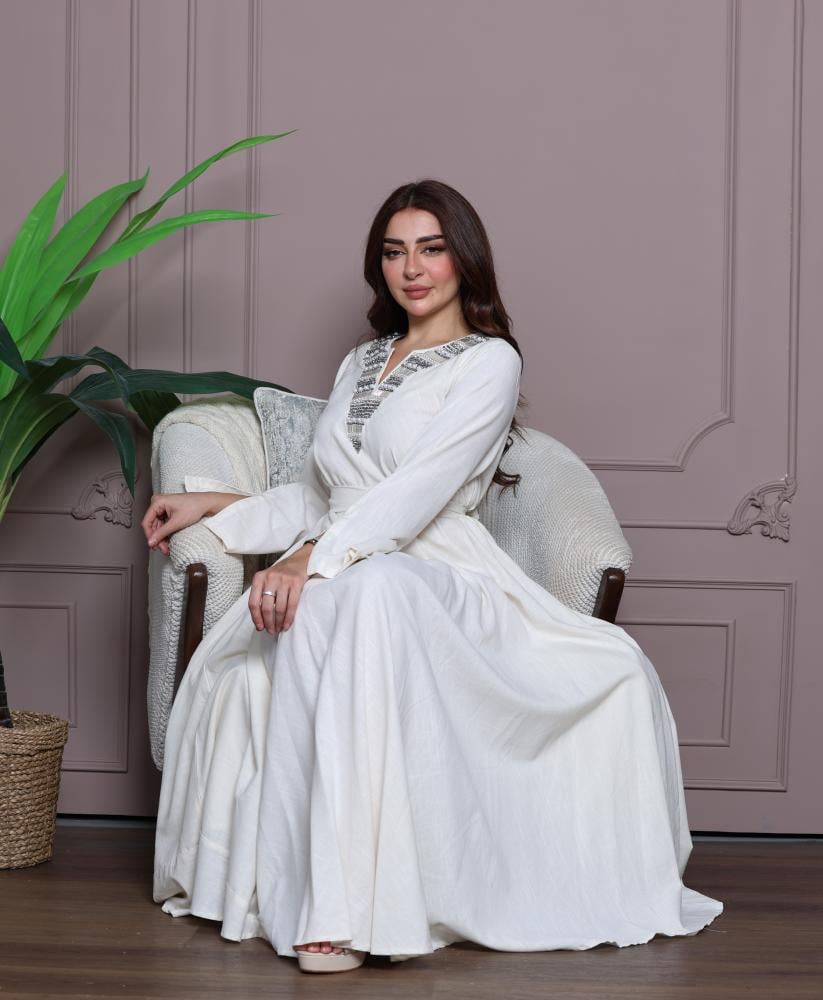 جلابية لينن راقية مطرزة باللولو والكرستال