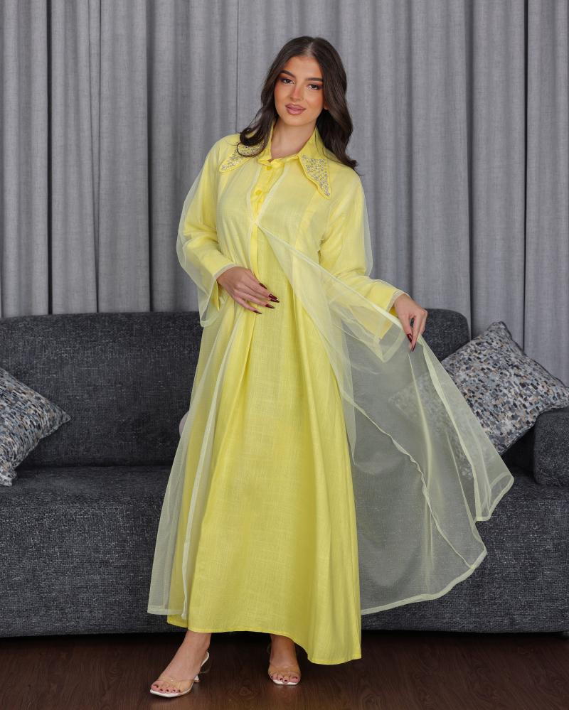 جلابية لنن وطبقة من التل بقلاب مطرز بالكرستال