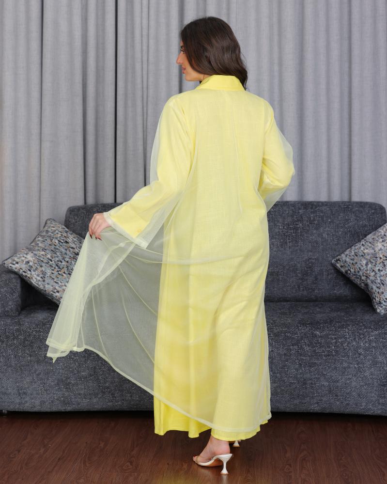 جلابية لنن وطبقة من التل بقلاب مطرز بالكرستال