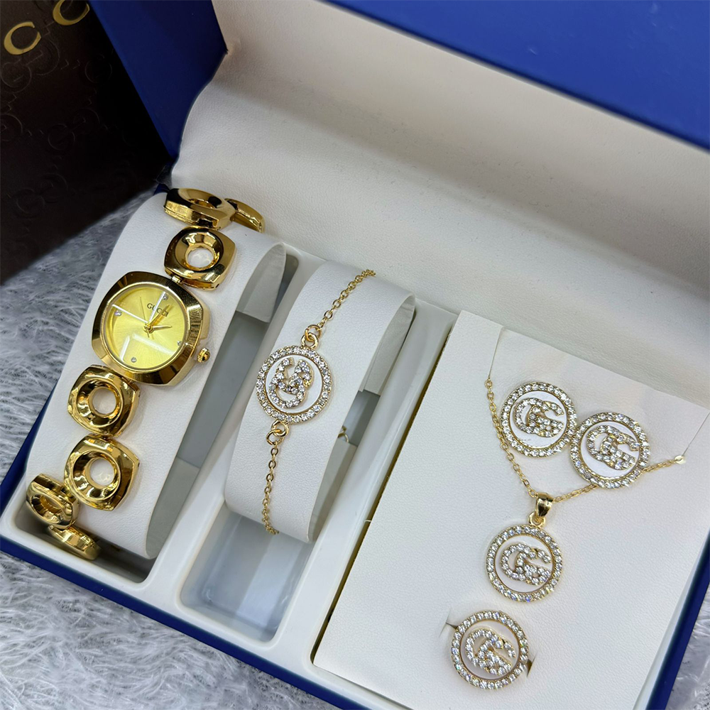 طقم غوتشي ذهبية ساعة وإكسسوارات
