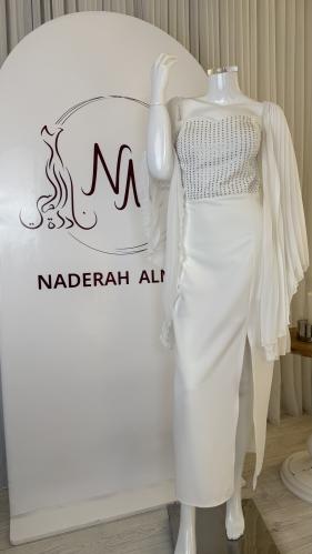فستان ابيض كريب بكم بيليسيه واسع