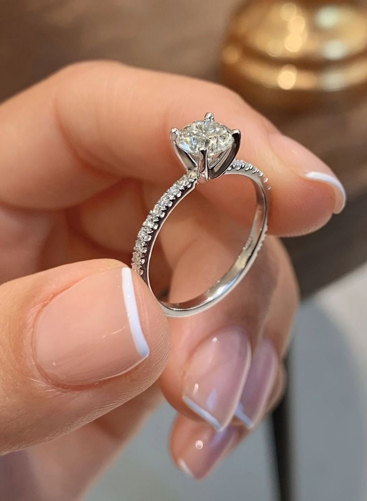 الخواتم البيضاء عيار 18