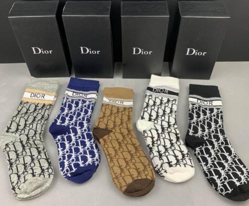طقم جوارب DIOR - كشخاتي
