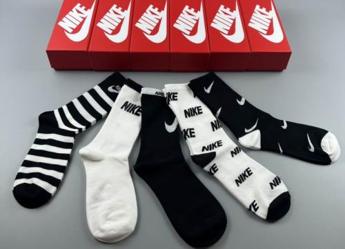 طقم جوارب Nike- كشخاتي