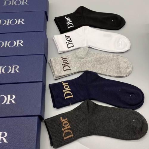 طقم جوارب DIOR - كشخاتي